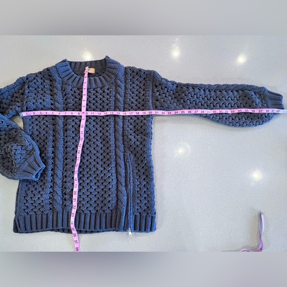 POL Chunky Open Weave Sweater
Gray Tone Zipper Fun Detail Sz Small Leather Tag - Picture 5 of 10